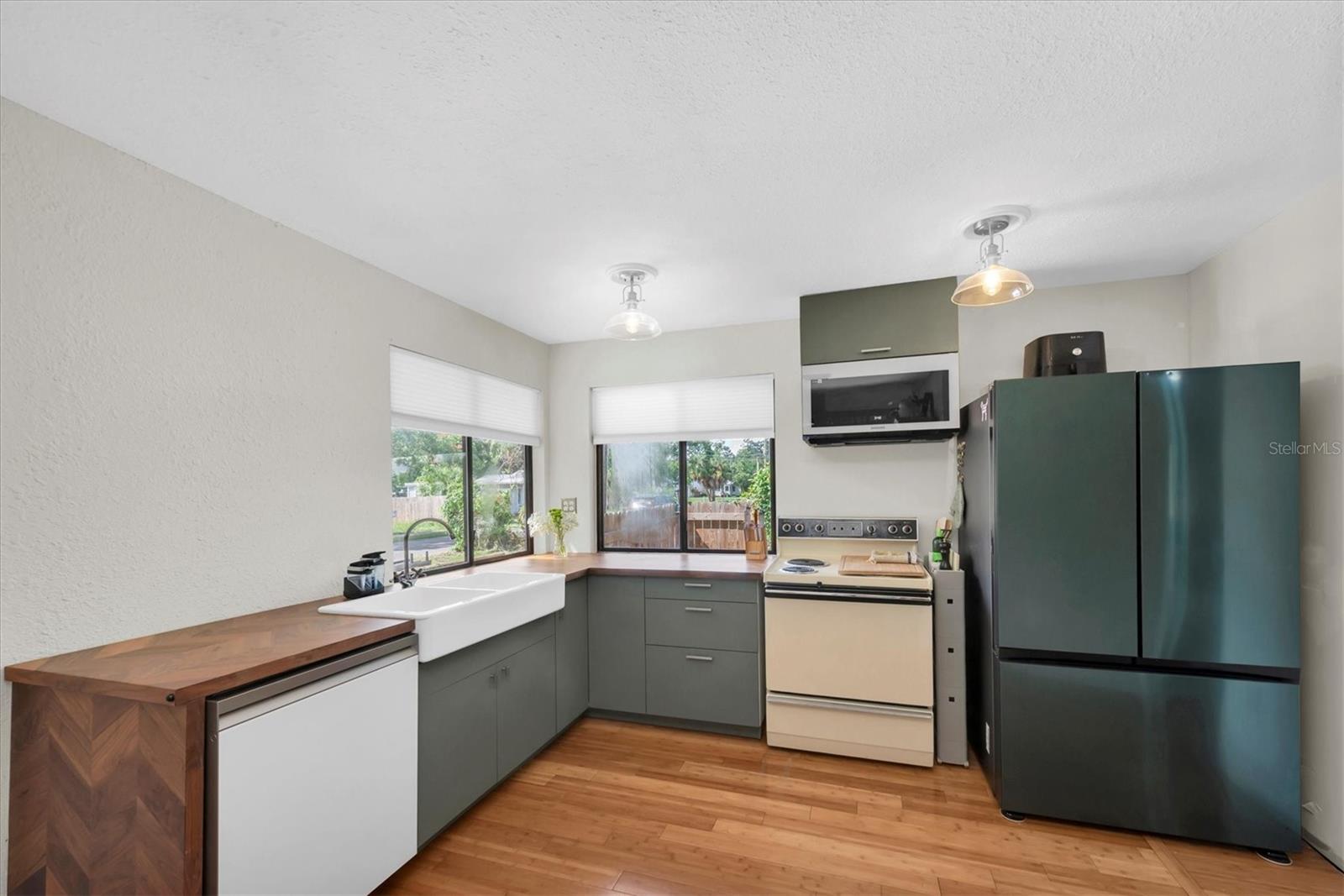 TANGERINE BUS CENTER SUB - Residential Lease