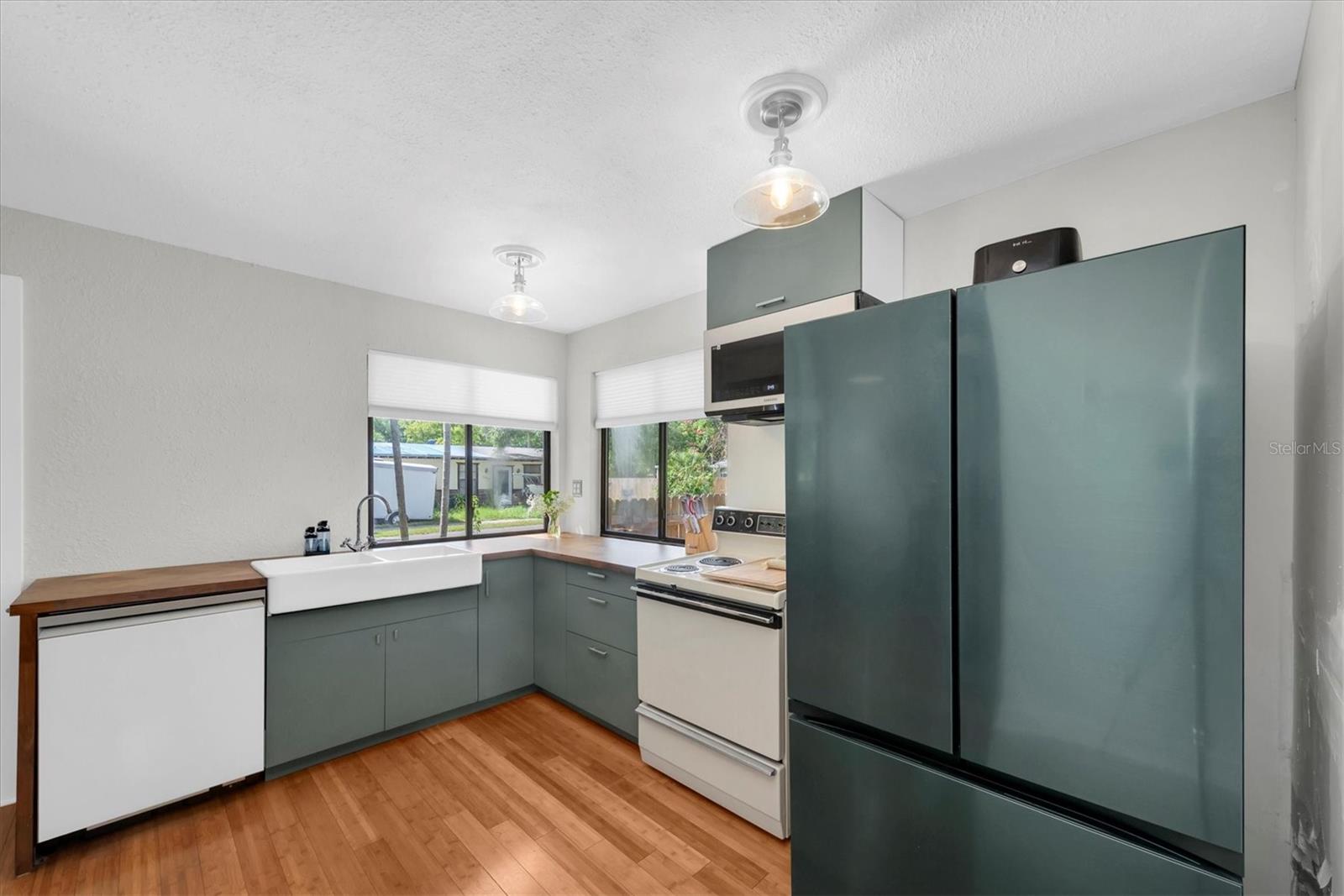 TANGERINE BUS CENTER SUB - Residential Lease