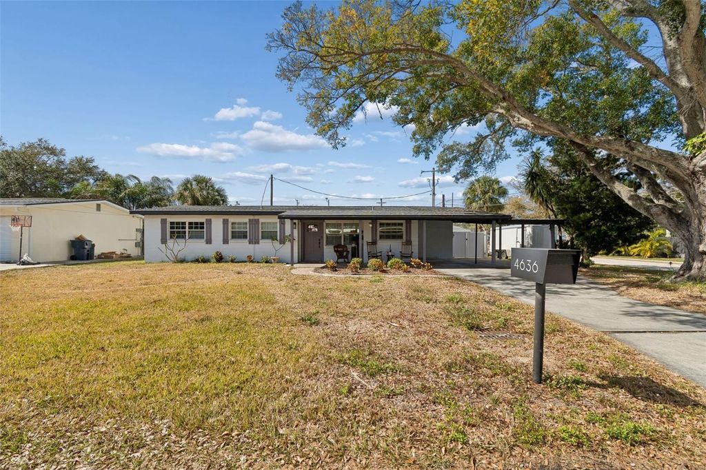 Photo of 4636 W Bay Court Avenue, Tampa, FL 33611 (MLS # TB8478149)