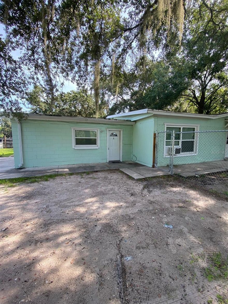 Very Nice 3 Bed/ 1 Bath duplex Unit A. Conveniently located. Only minutes to I-4 and US-92 for easy travel. Remodeled bathroom, nice fireplace. In addition to rent, tenant to pay $150/month towards electric, water and sewer.