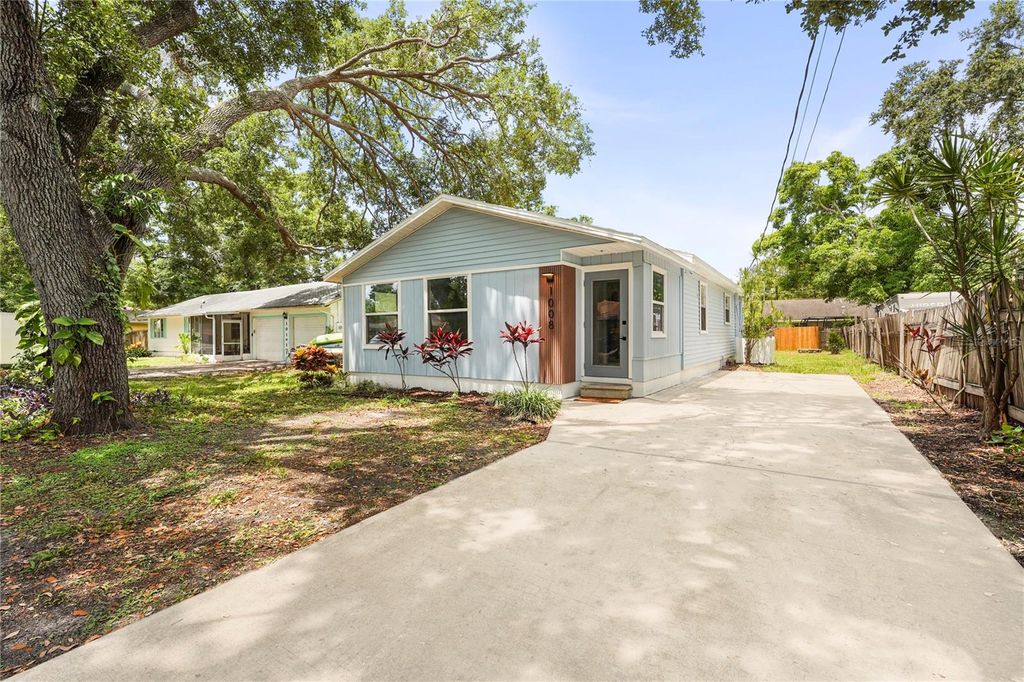 Photo of 1008 37th Street W, Bradenton, FL 34205 (MLS # A4656446)