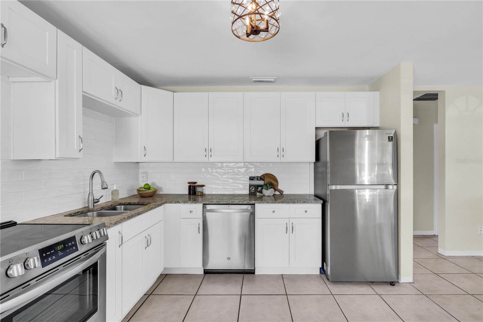 WHITES LAKE - Residential