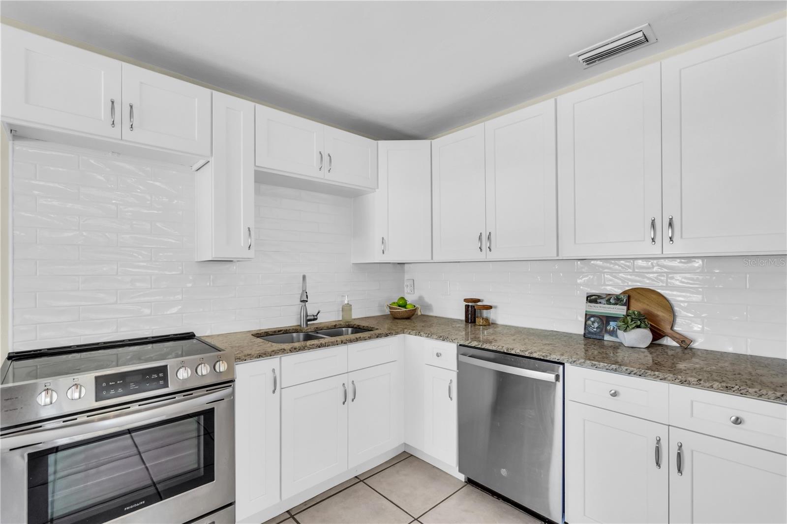 WHITES LAKE - Residential