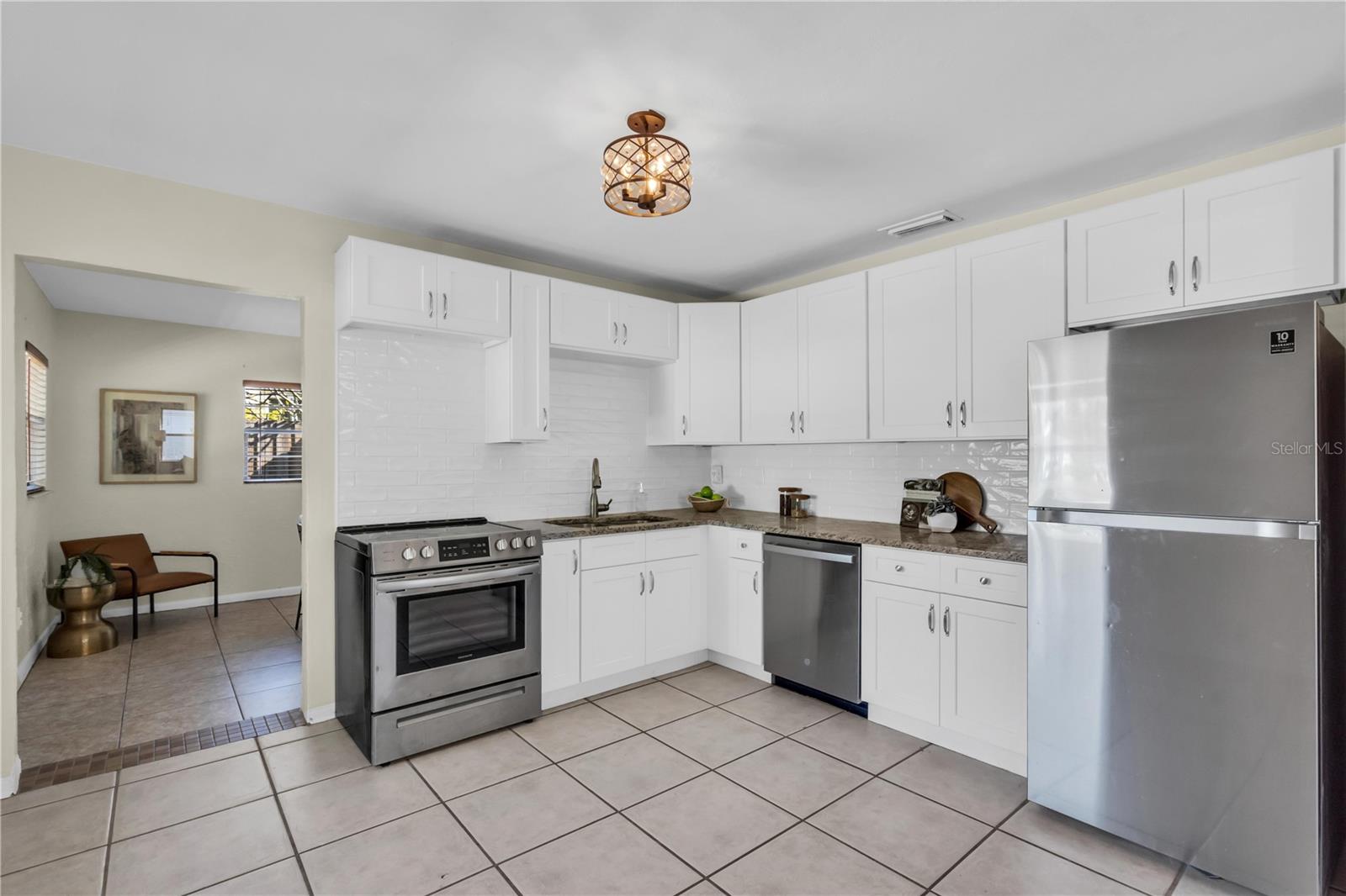 WHITES LAKE - Residential