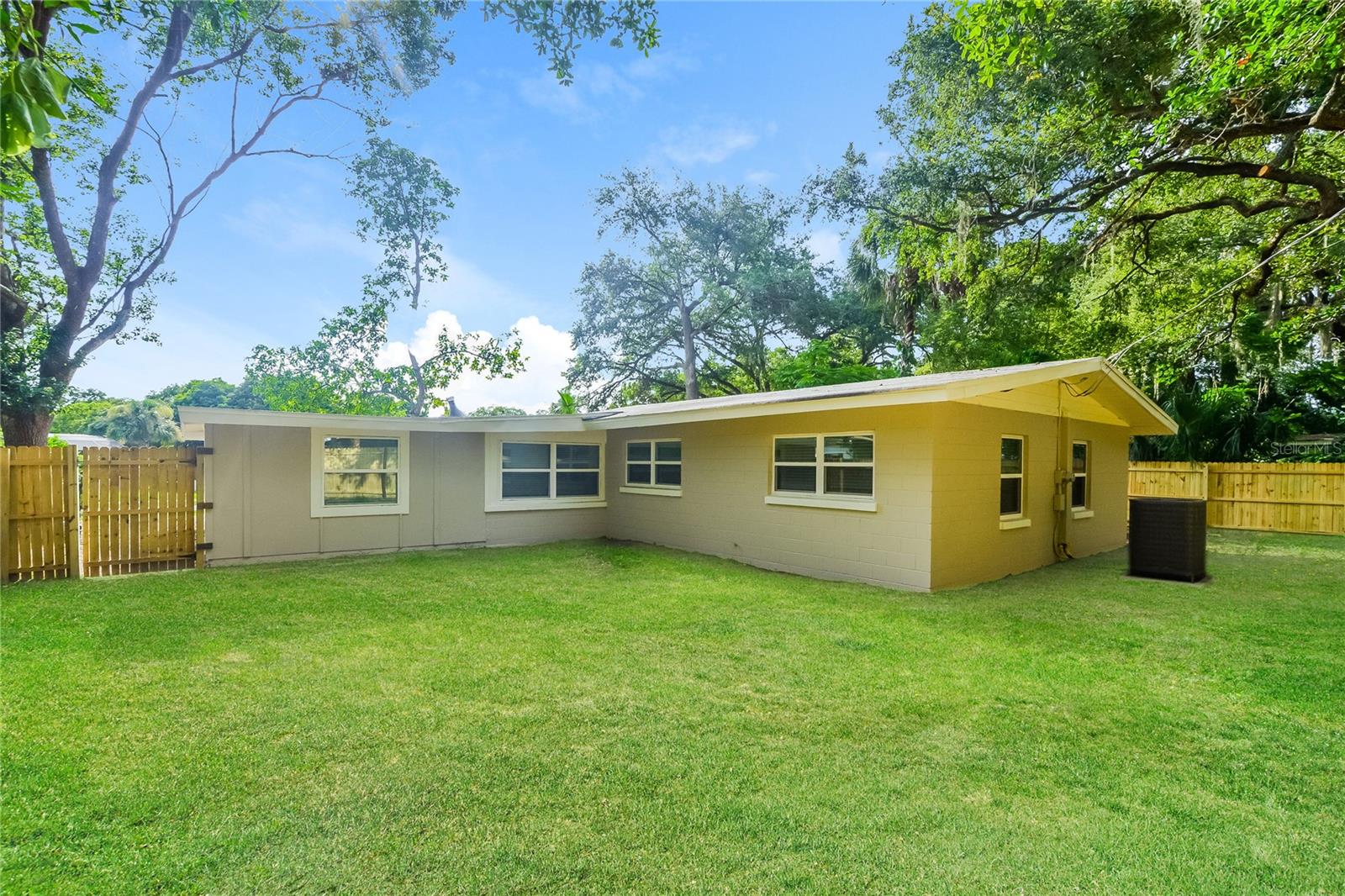 SOUTH PINECREST 3RD ADD - Residential Lease