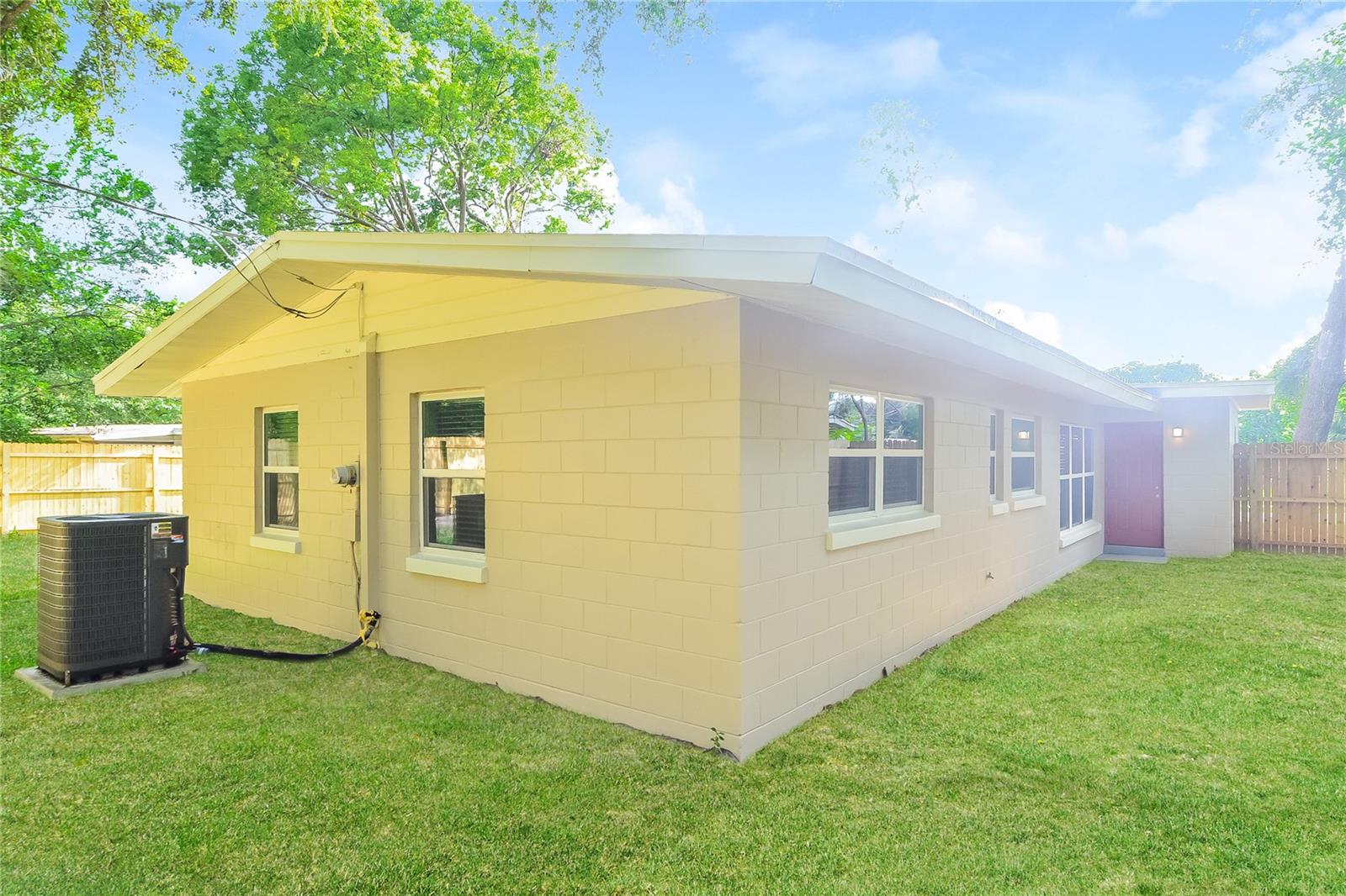 SOUTH PINECREST 3RD ADD - Residential Lease