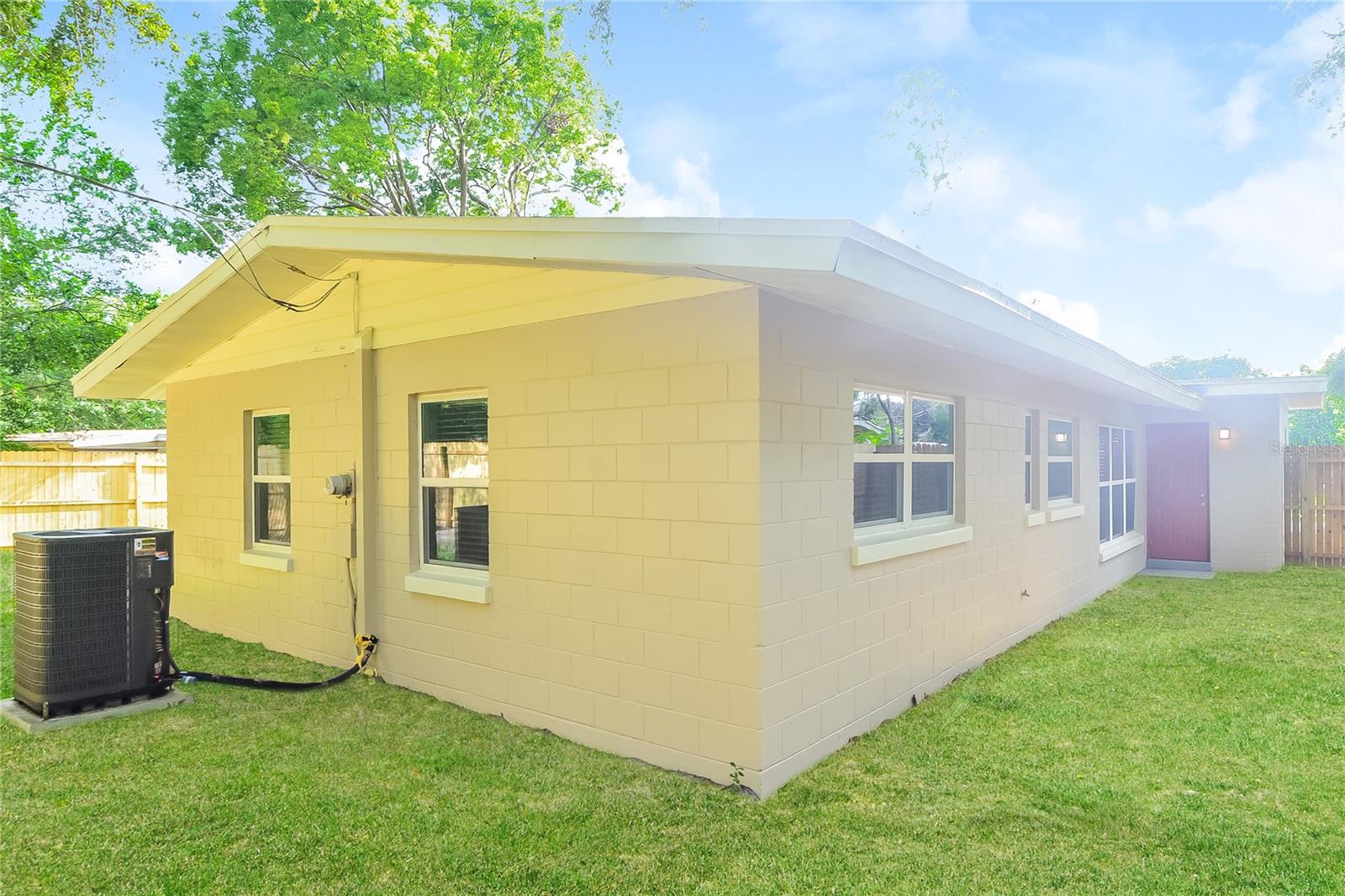 SOUTH PINECREST 3RD ADD - Residential Lease