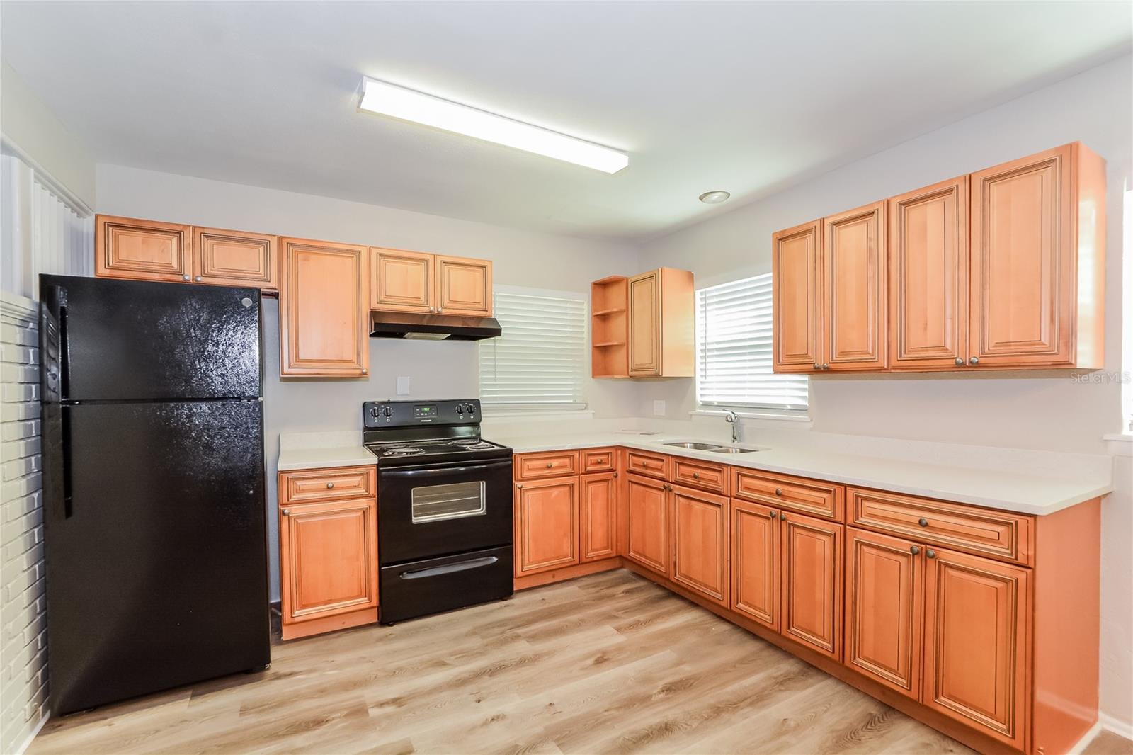 SOUTH PINECREST 3RD ADD - Residential Lease