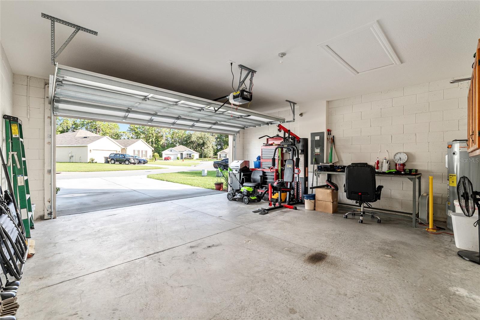 LAKE DIAMOND NORTH - Residential