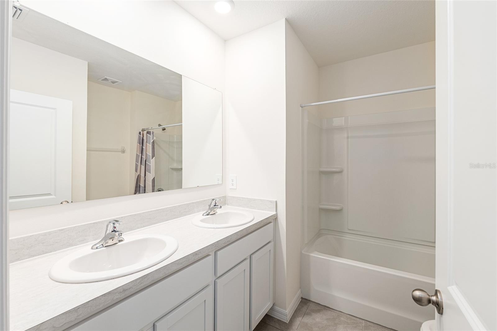 LAKE DIAMOND NORTH - Residential