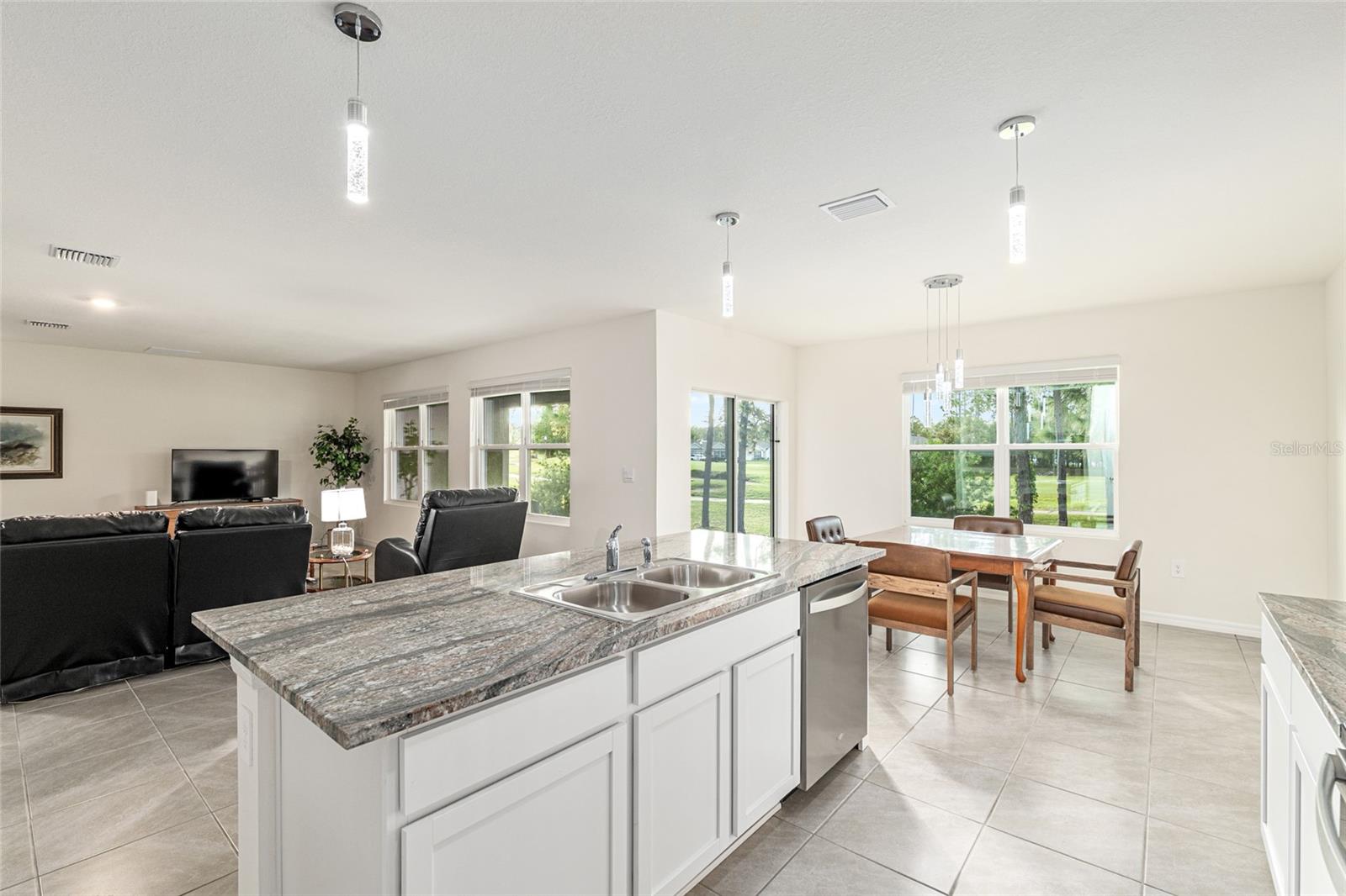 LAKE DIAMOND NORTH - Residential