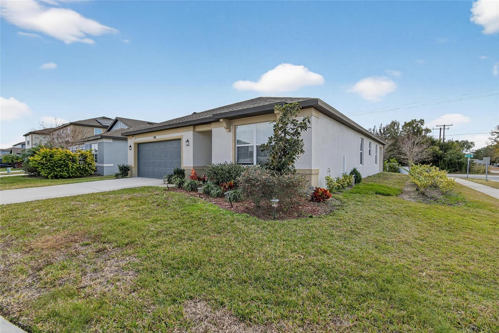 901 GOLDEN SHINER AVENUE