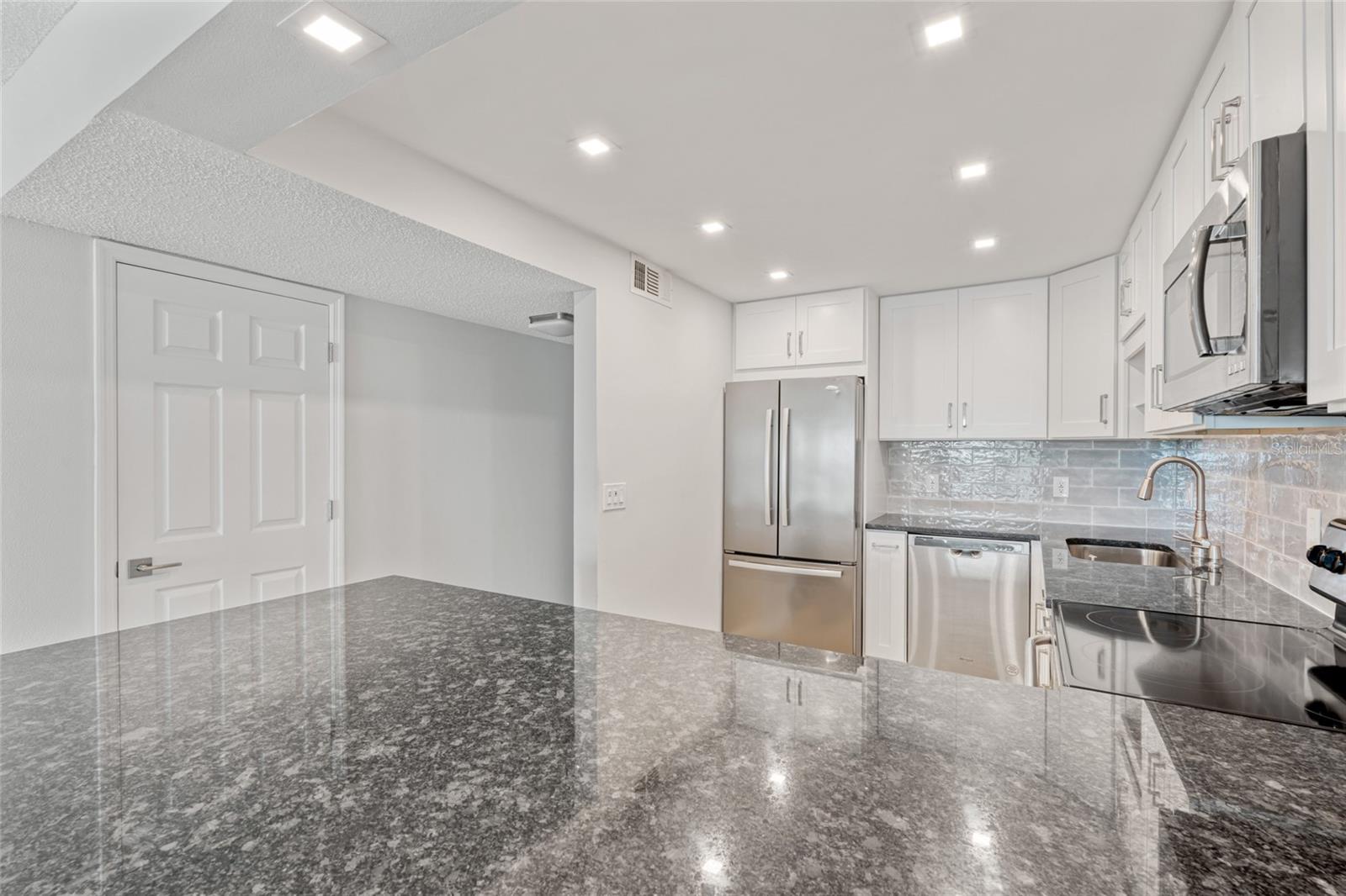 51 ISLAND WAY 411