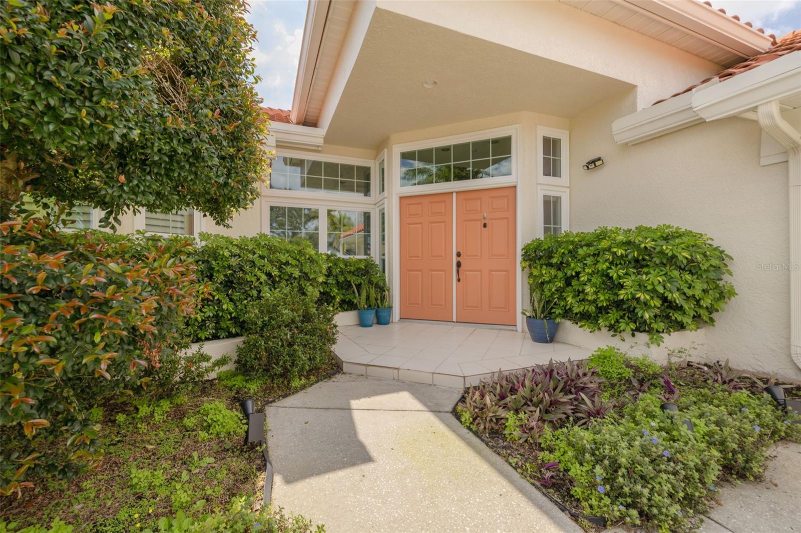 872 LIVE OAK TERRACE NE