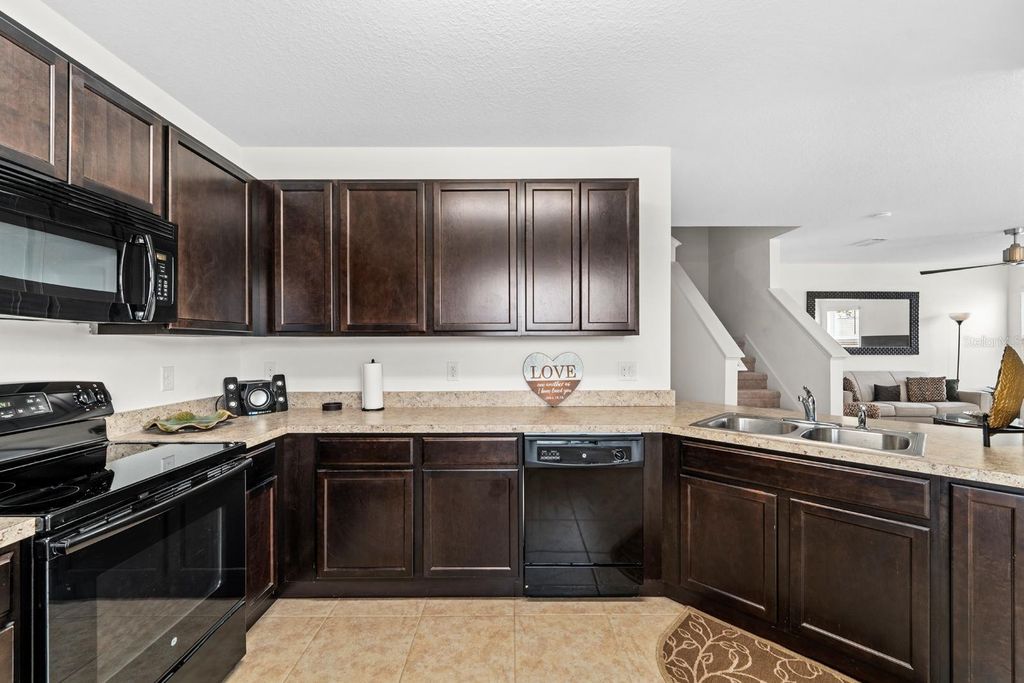 Photo of 824 Ashentree Drive, Plant City, FL 33563 (MLS # TB8502471)