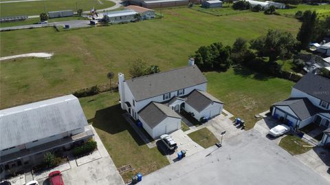 A home in LAKELAND