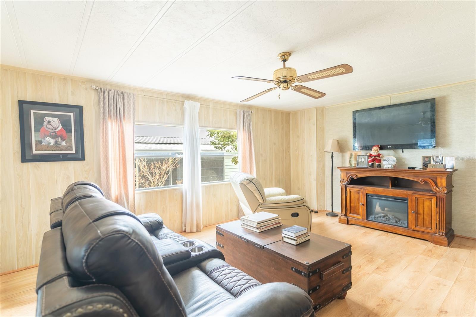 FOXWOOD LAKE ESTATES PH 01 - Residential