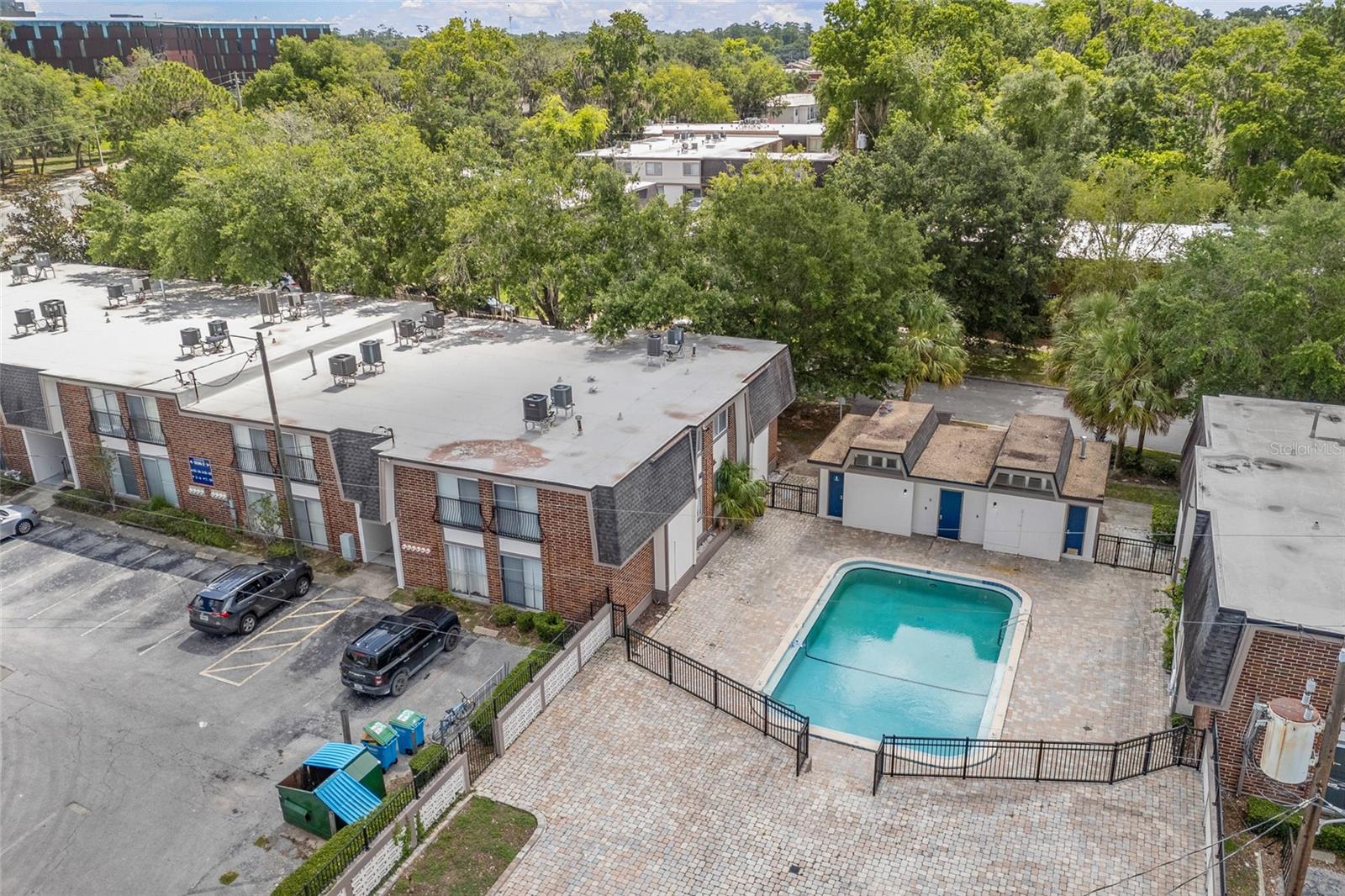 SUMMIT HOUSE - Residential