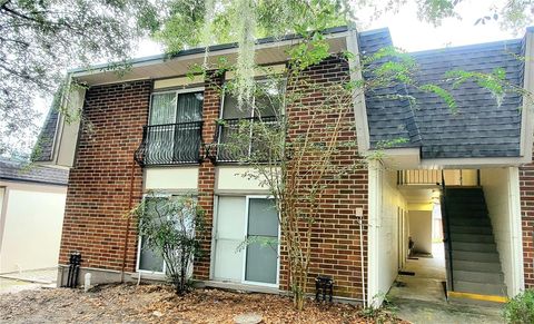 Photo of 1700 SW 16th Court #E29, Gainesville, FL 32608 (MLS # GC535971)