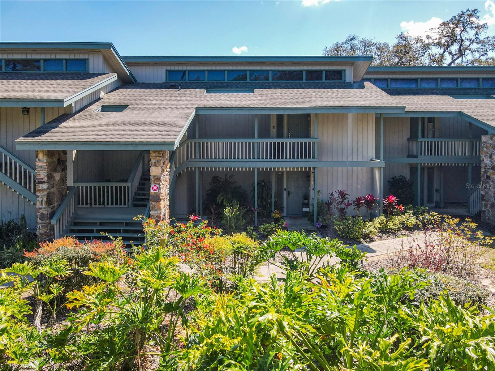 552 MAPLE LEAF COURT