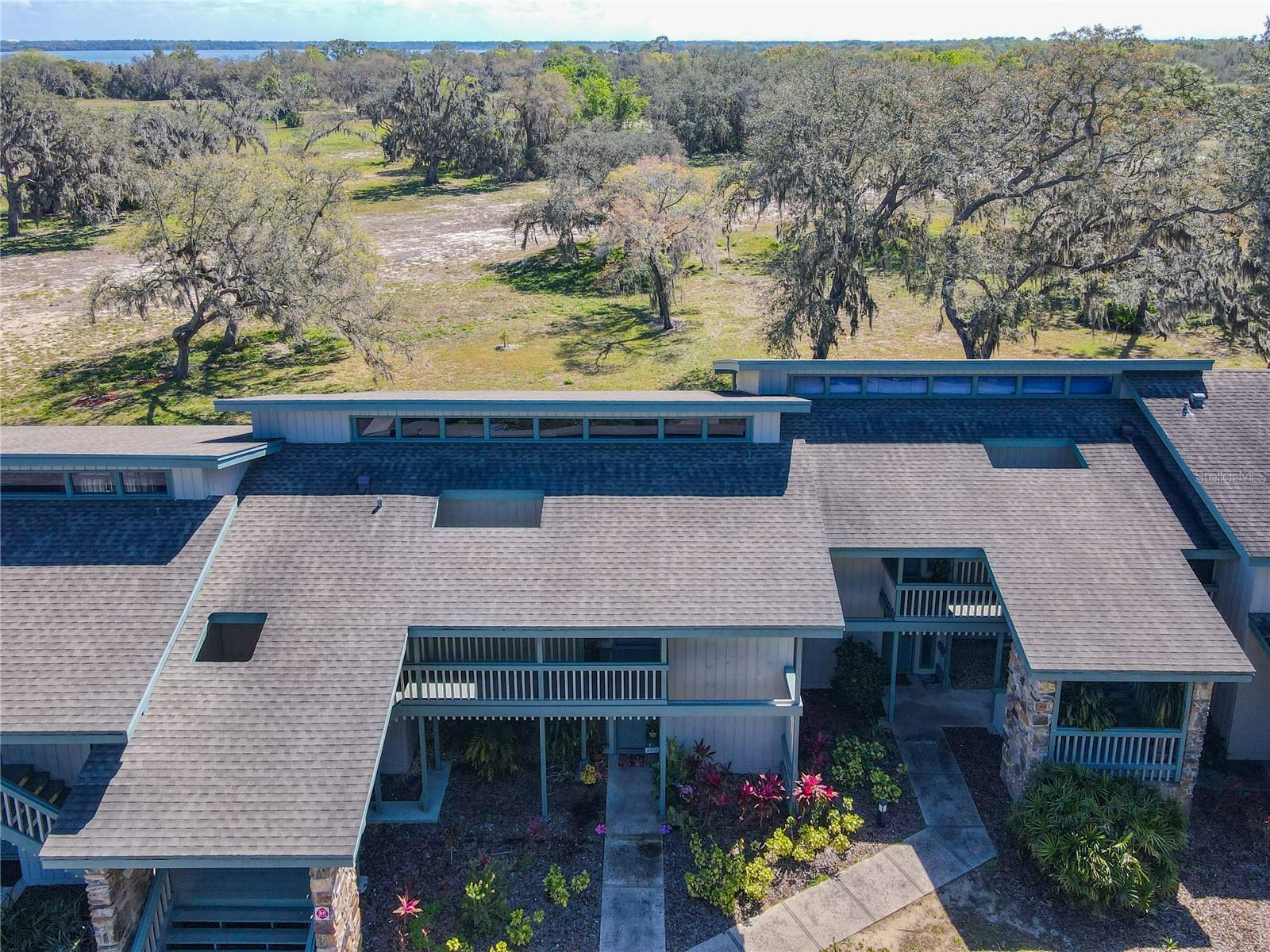 552 MAPLE LEAF COURT