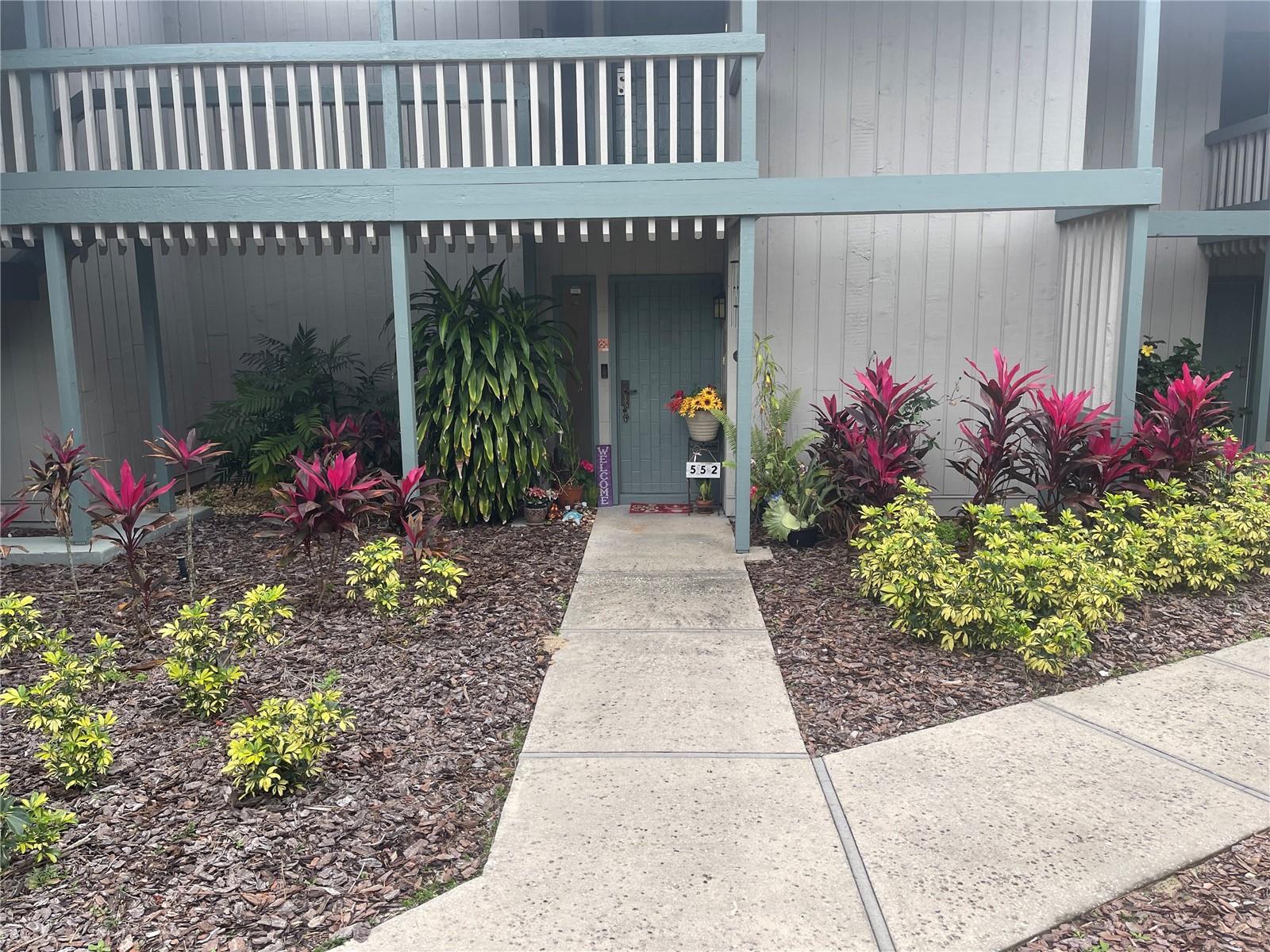 552 MAPLE LEAF COURT