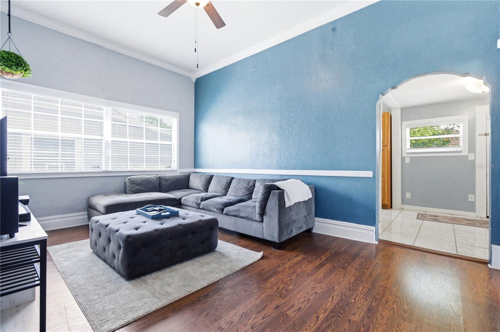 2318 W CORDELIA STREET