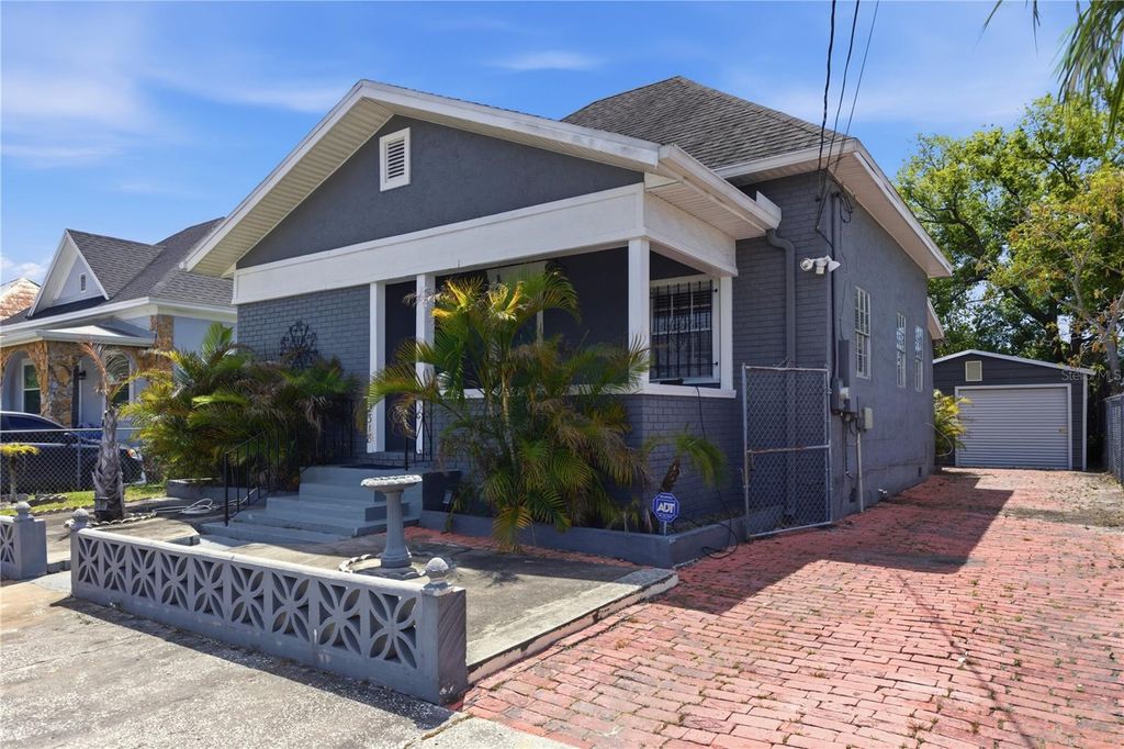 Photo of 2318 W Cordelia Street, Tampa, FL 33607 (MLS # TB8498353)