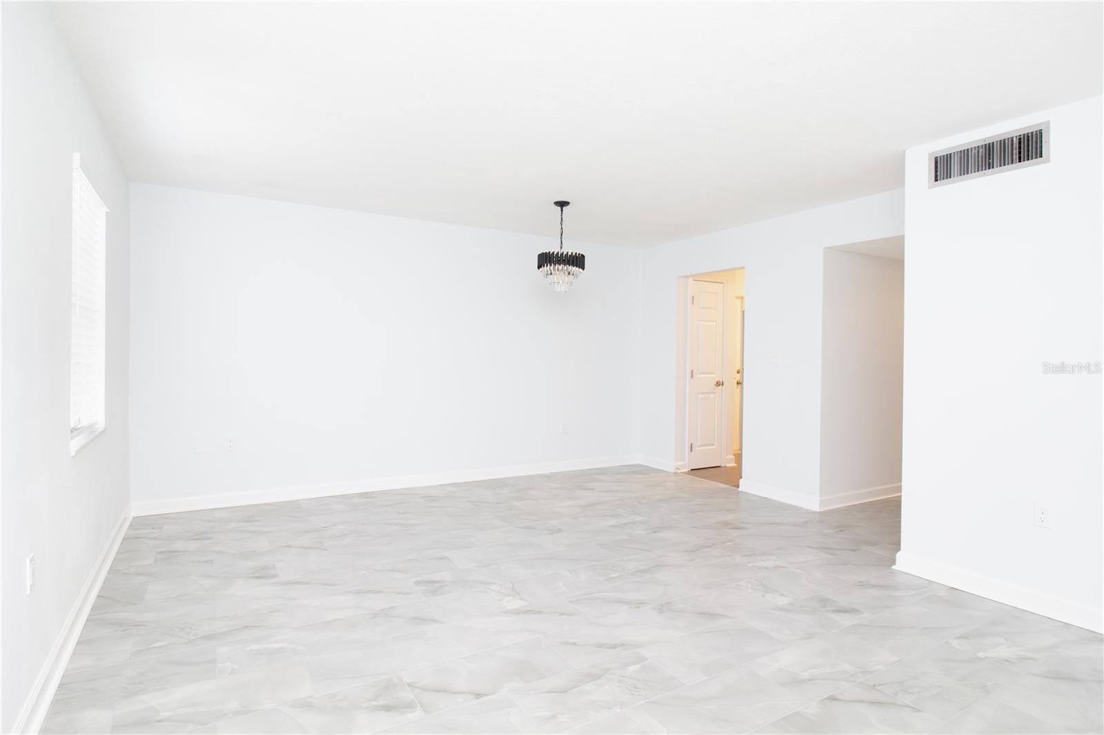 1115 RUE DES CHATEAUX 1A
