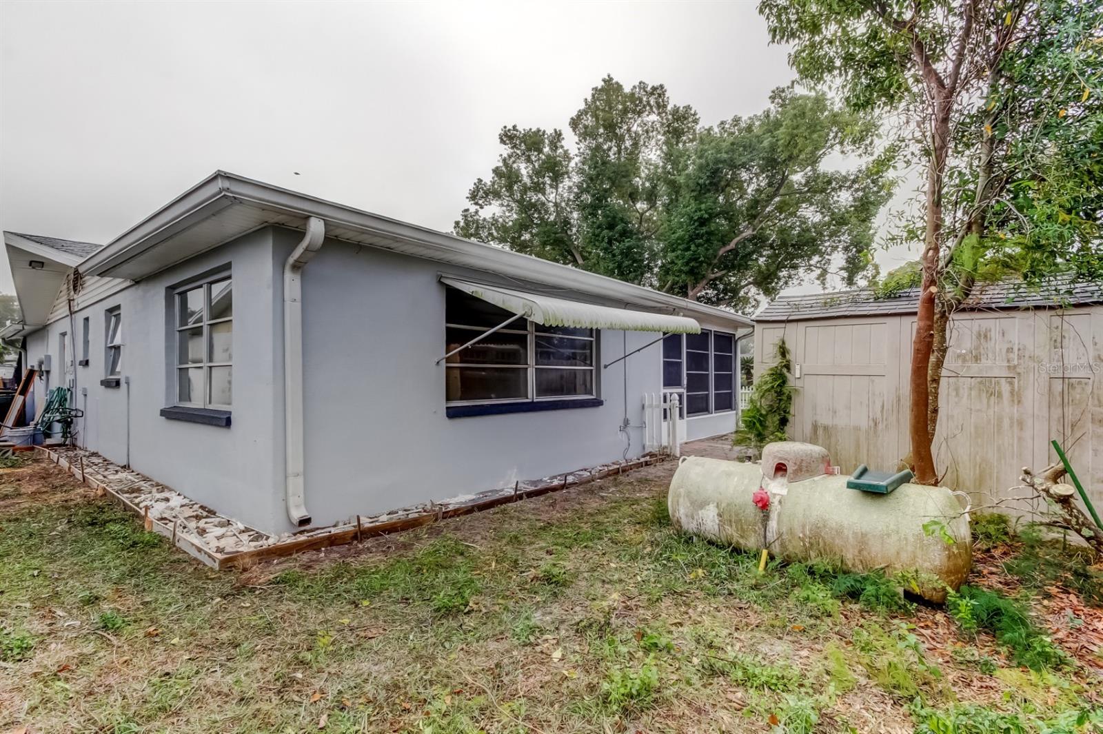 COLONIAL HILLS - Residential Lease