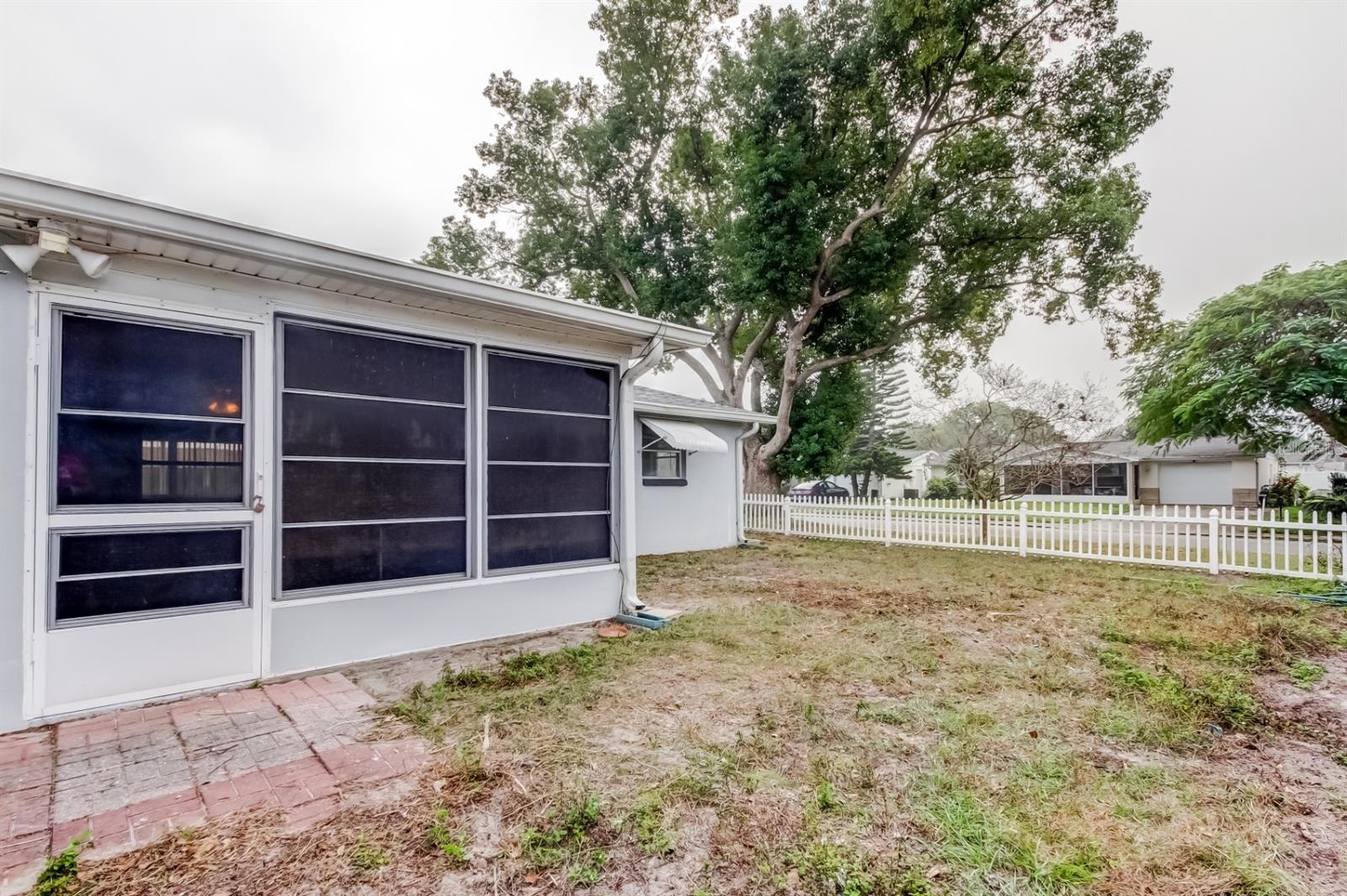 COLONIAL HILLS - Residential Lease