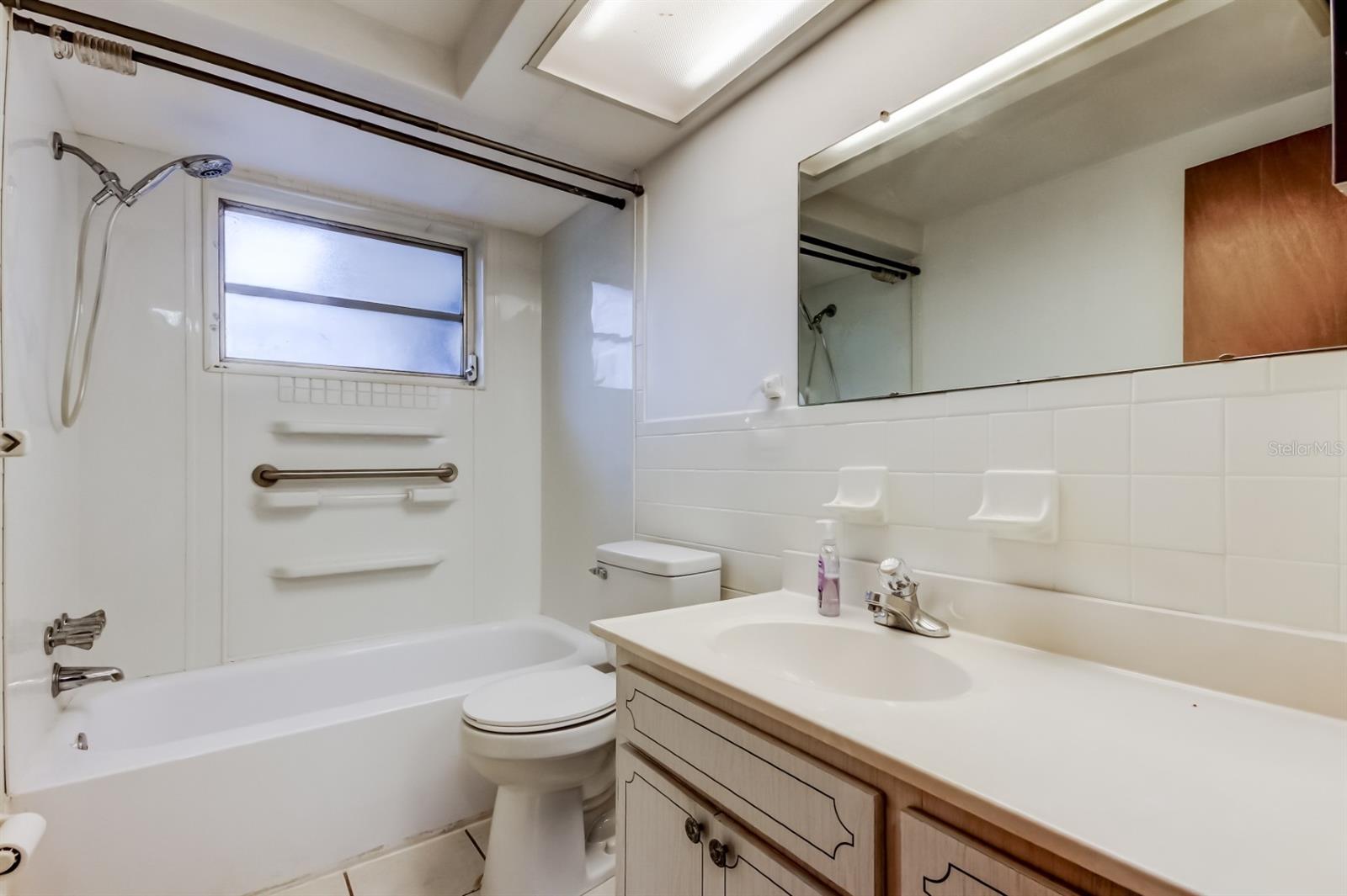 COLONIAL HILLS - Residential Lease