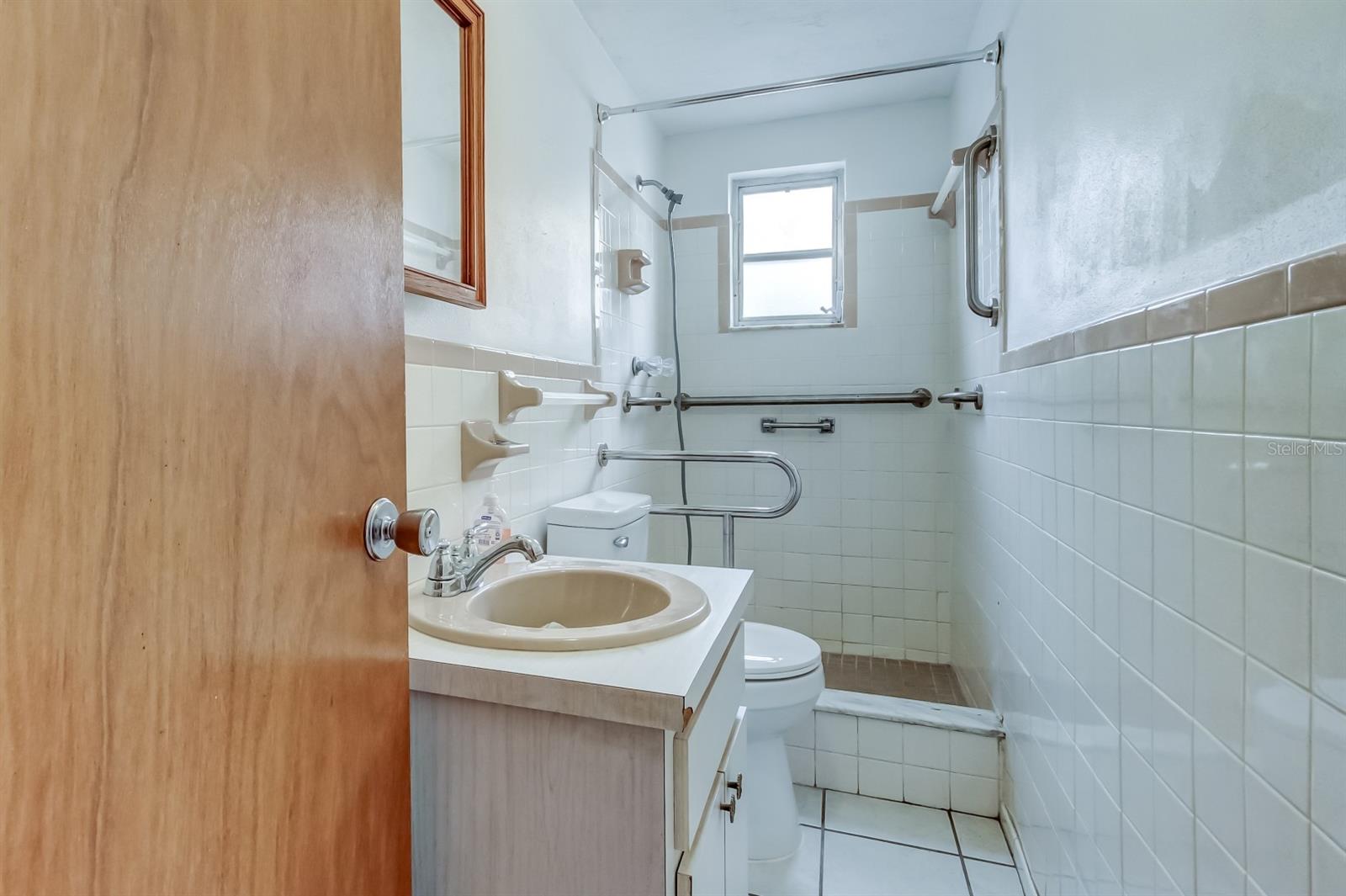 COLONIAL HILLS - Residential Lease