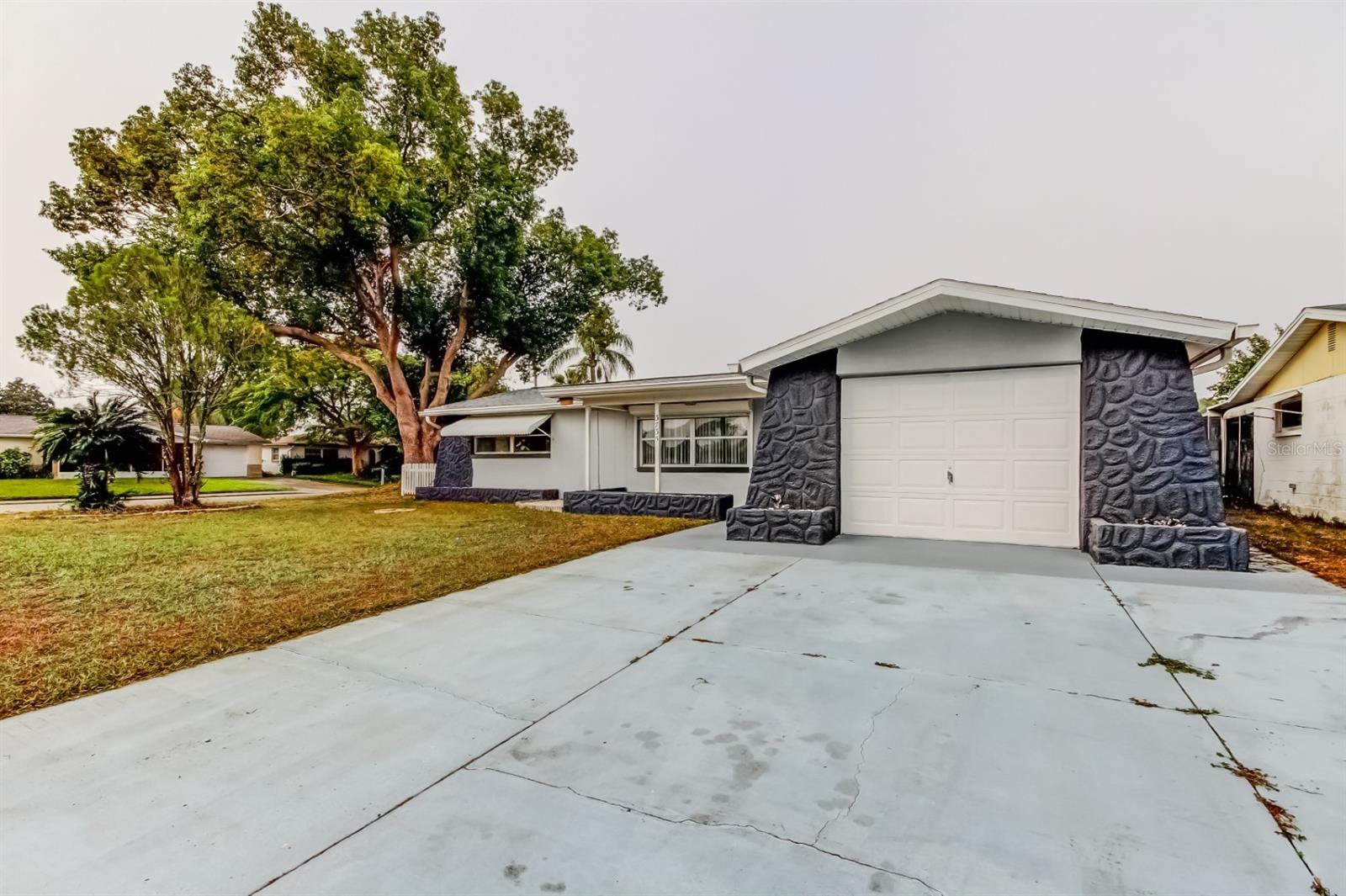 COLONIAL HILLS - Residential Lease