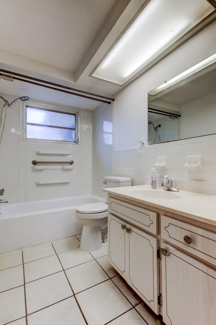 COLONIAL HILLS - Residential Lease