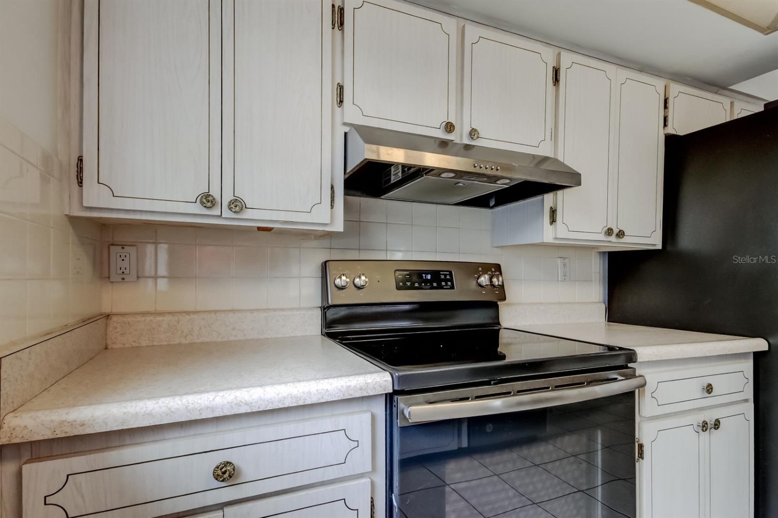 COLONIAL HILLS - Residential Lease