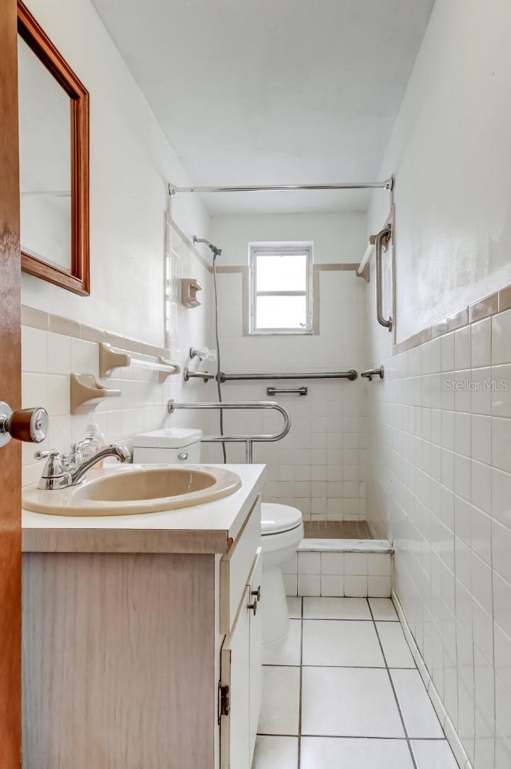 COLONIAL HILLS - Residential Lease