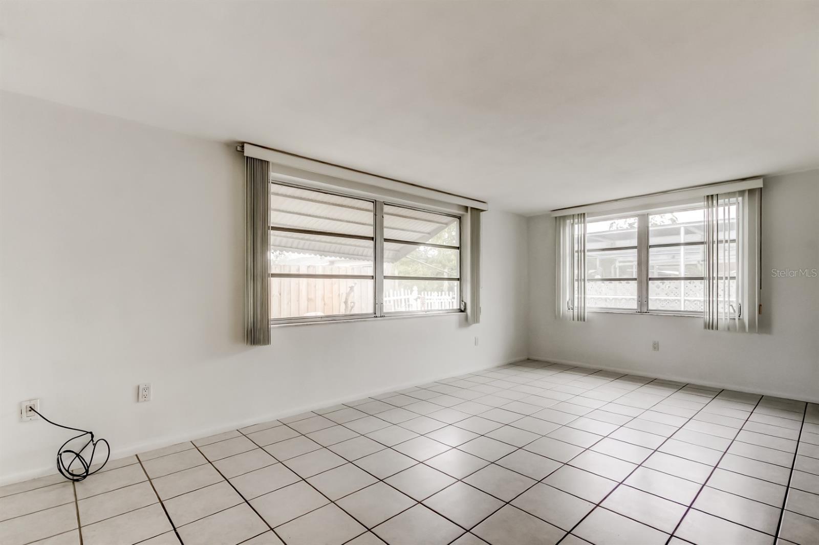 COLONIAL HILLS - Residential Lease