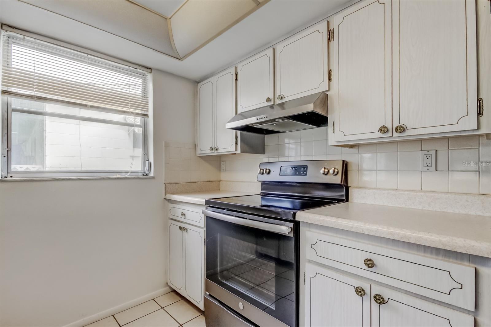 COLONIAL HILLS - Residential Lease