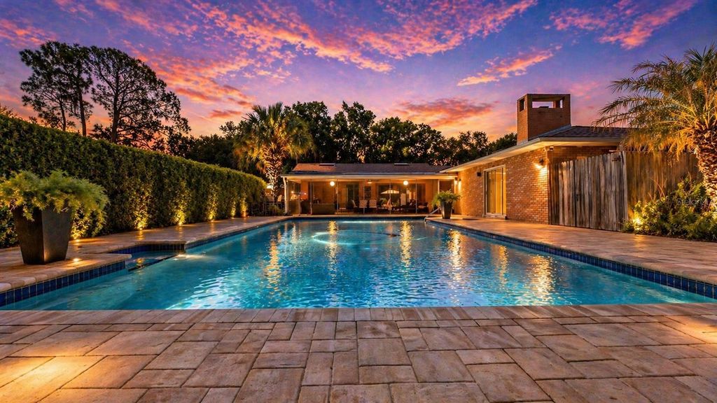 Photo of 906 Crestview Drive, Auburndale, FL 33823 (MLS # L4961301)