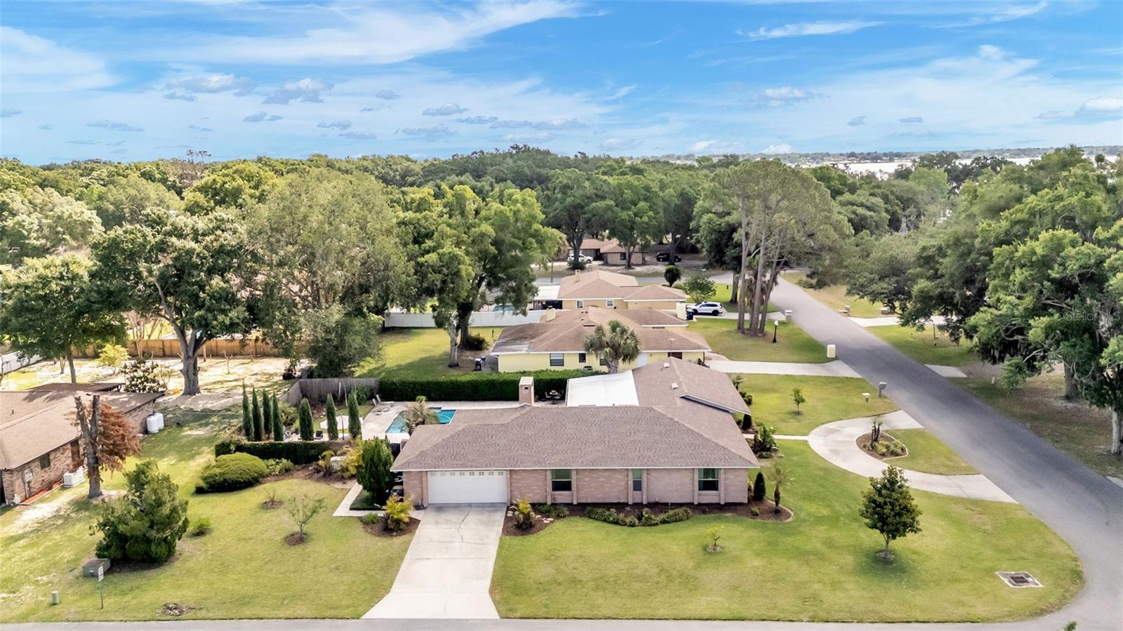 906 CRESTVIEW DRIVE