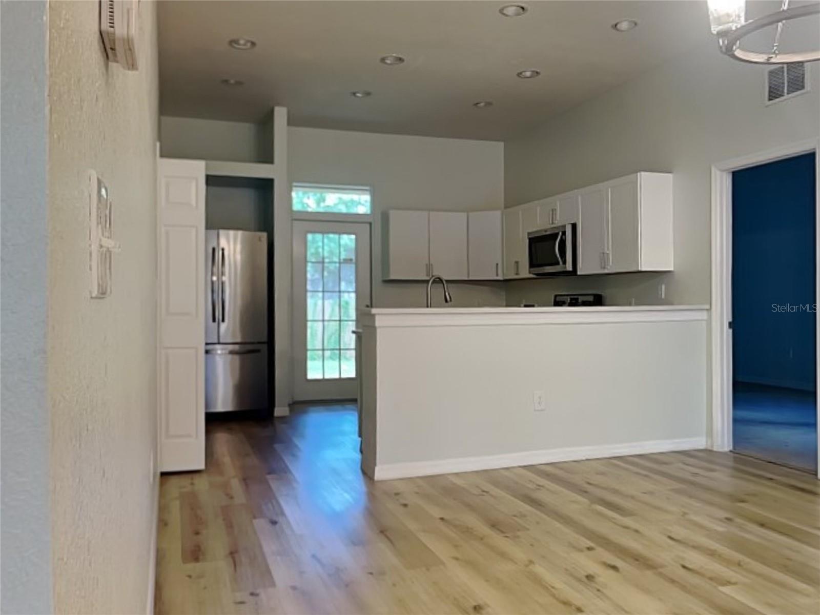 BROADWAY HEIGHTS EAST - Residential Lease