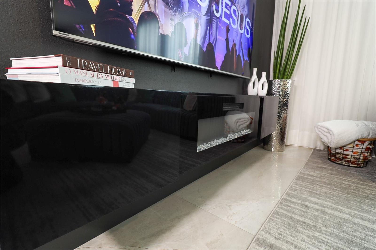 HIDDEN CREEK - Residential