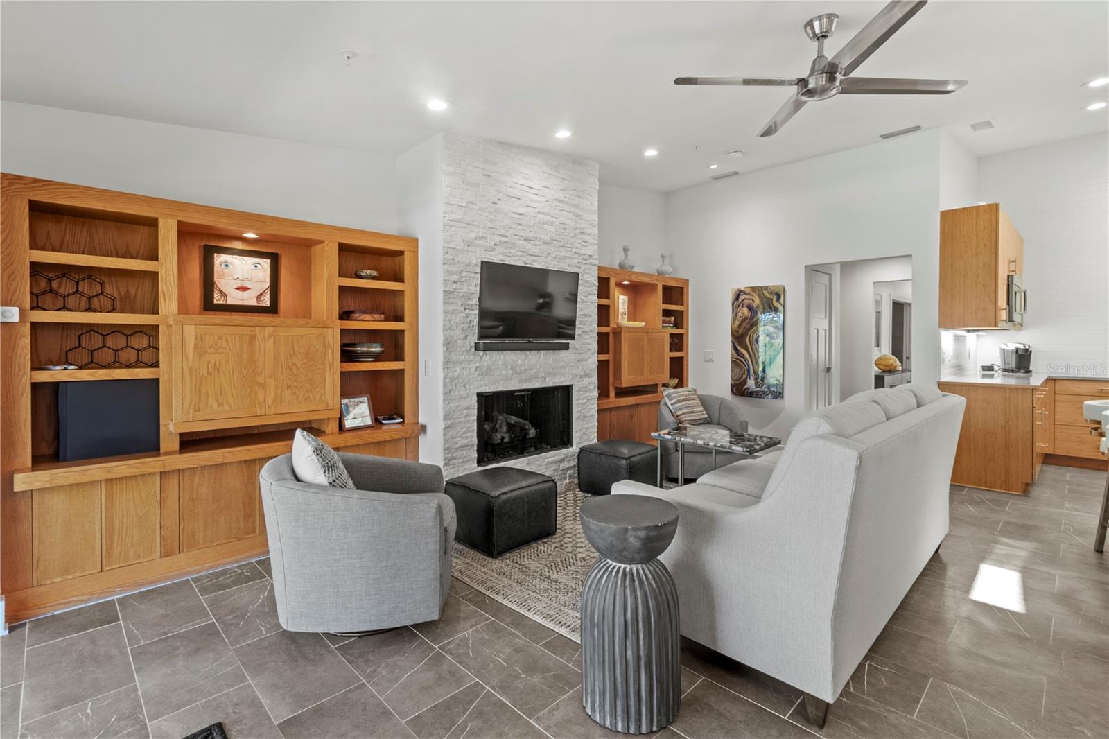 HARBOUR OAKS 2 - Residential Lease