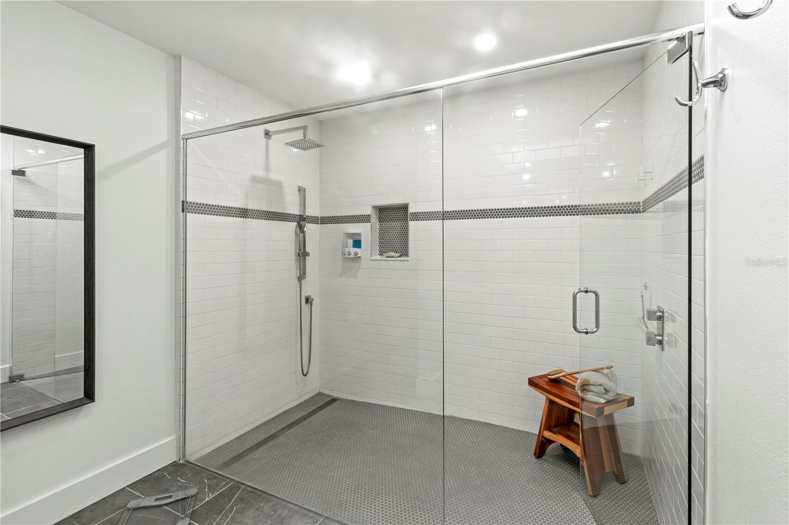 HARBOUR OAKS 2 - Residential Lease