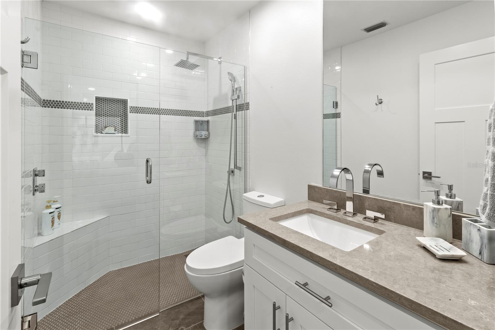 HARBOUR OAKS 2 - Residential Lease