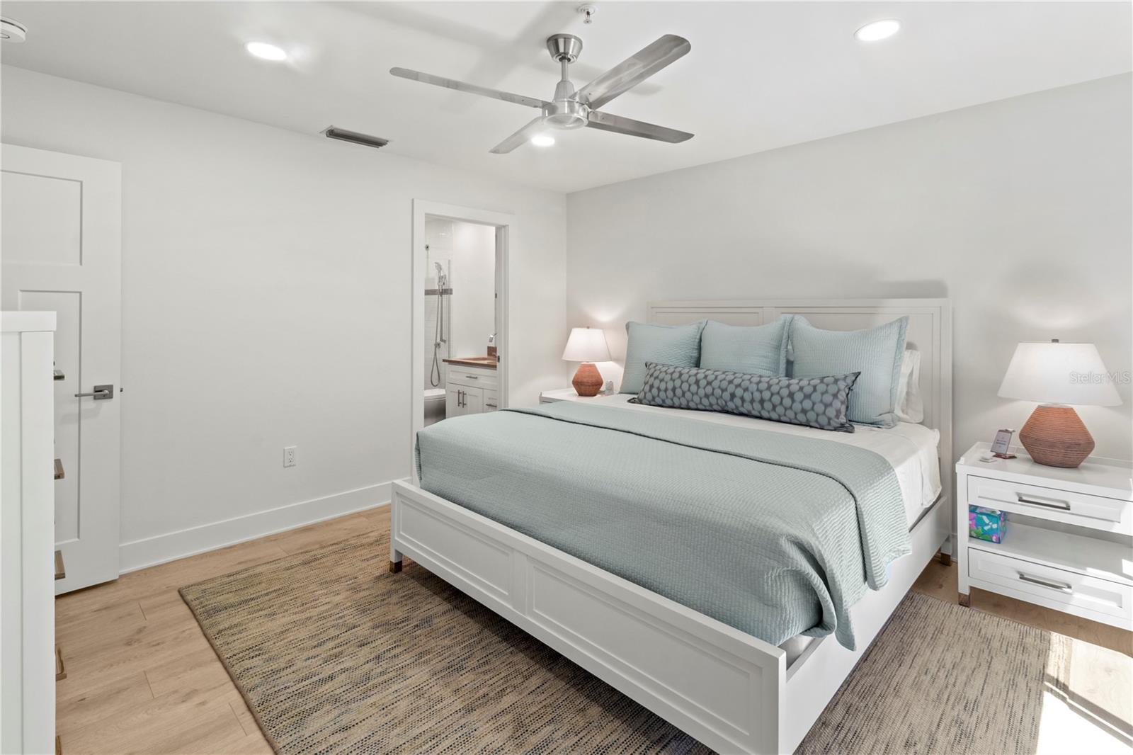 HARBOUR OAKS 2 - Residential Lease