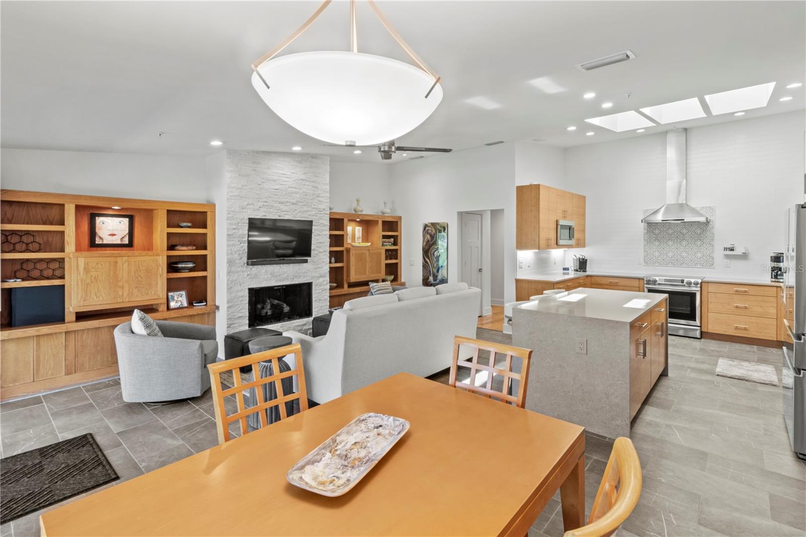 HARBOUR OAKS 2 - Residential Lease