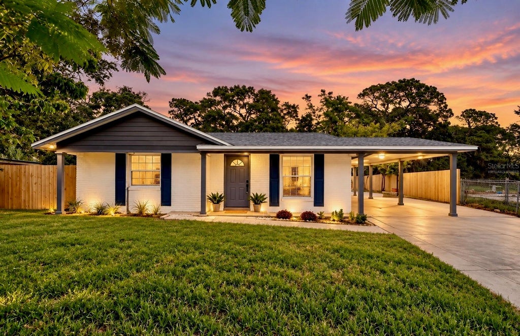 Photo of 6532 S West Shore Circle, Tampa, FL 33616 (MLS # TB8514270)