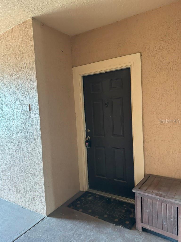 PRESTIGOUS 2 BEDROOM 2 BATH CONDO LOCATED IN THE GRAND RESERVE AT KIRKMAN PARKE .THE RESORT FEATURES SECURITY AT GATE, FITNESS CENTER WITH STATE OF THE ART MACHINES, TENNIS COURTS, CLUBHOUSE, PLAYGROUND, VALET TRASH PICKUP. SPACIOUS ROOMS WITH GRANITE COUNTERTOPS, WALK IN CLOSETS,WASHER AND DRYER. MUST SEE TO APPRECIATE.